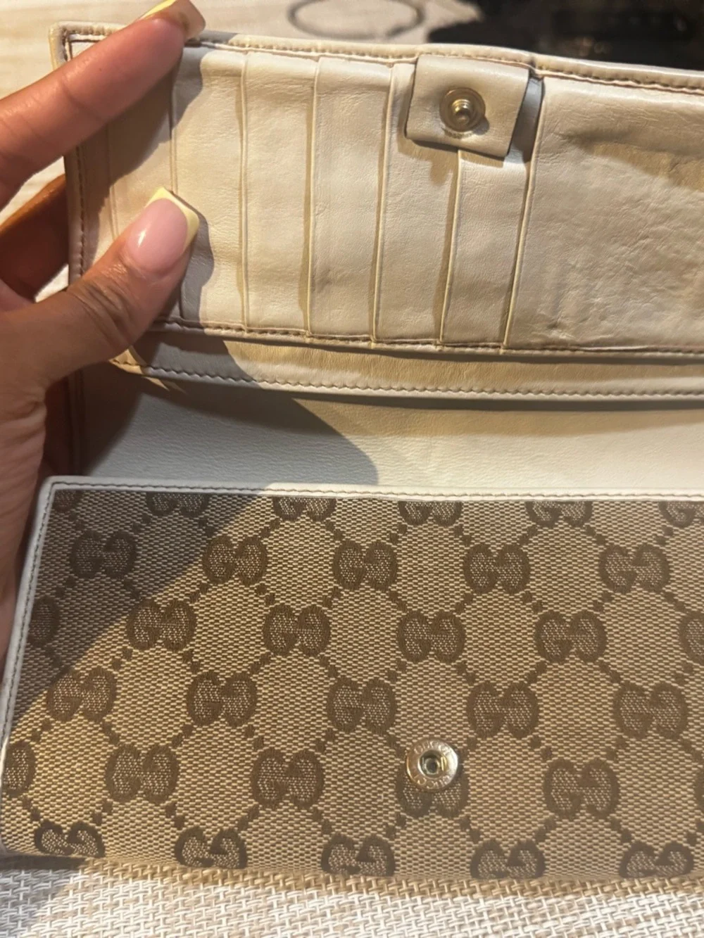 Gucci Beige/Tan Monogram Continental Wallet with Gold Logo - Picture 5 of 6